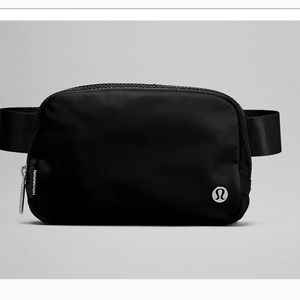 Lululemon Everywhere Belt Bag Black 1L New